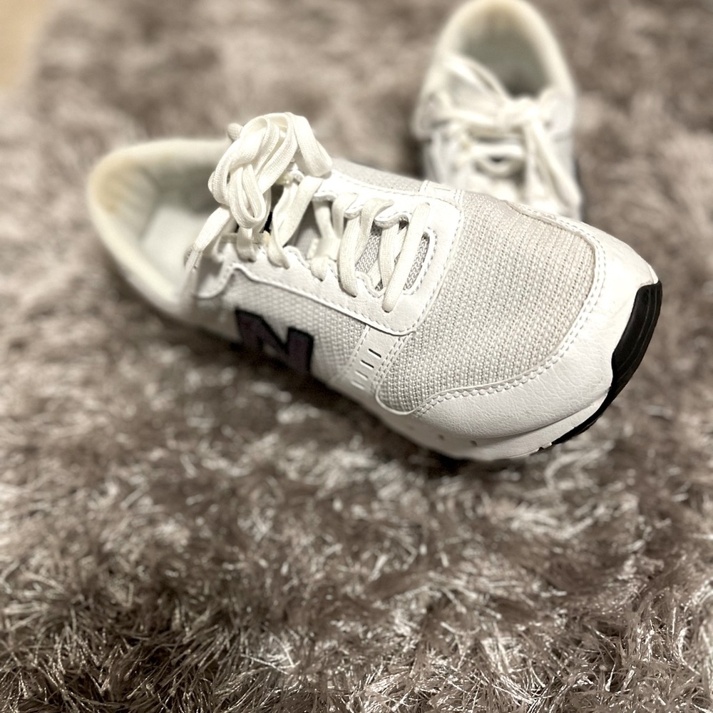 Womens New Balance size 6.5 only worn a few times